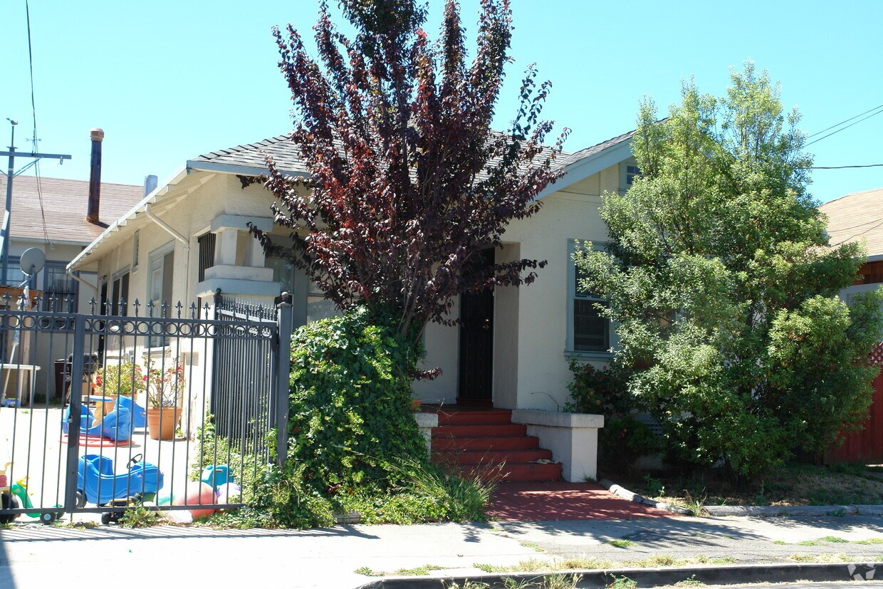 Building Photo - 909 Aileen St
