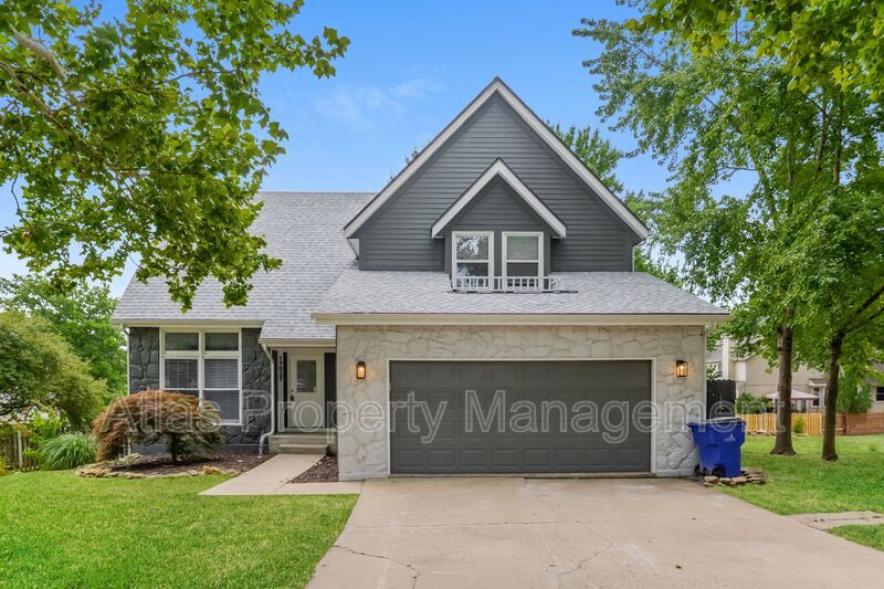 Foto principal - 17527 W 116th St