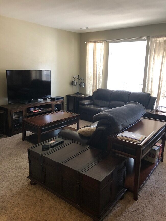 Building Photo - Beautiful Townhome in Stony Bridge Circle