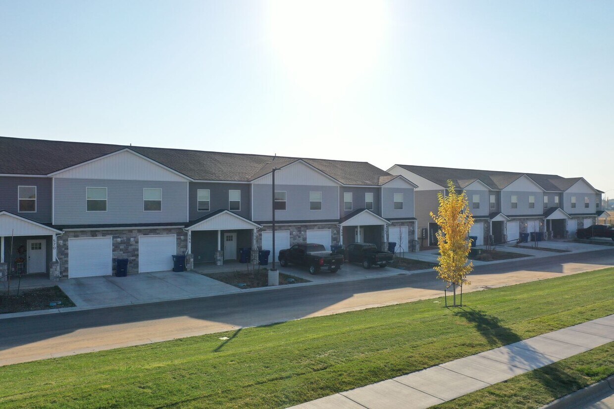 Foto principal - 3 Bed / 2.5 Bath Townhome in Sugar City