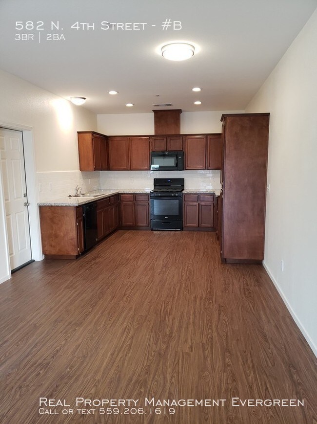 Building Photo - 582 N 4th St Unit B
