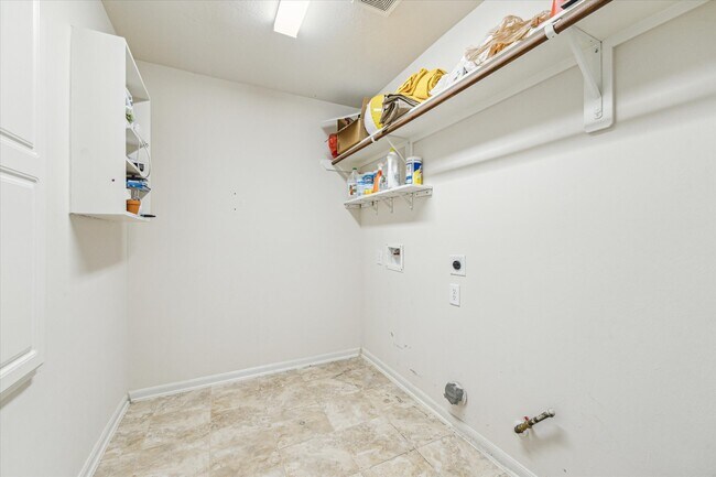 Foto del edificio - 18703 Summercliff Ln