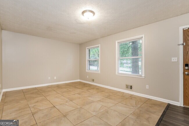 Building Photo - 8486 Magnolia Dr