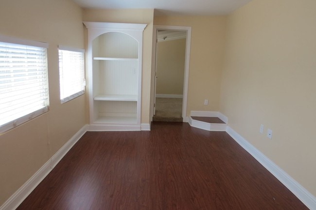 Building Photo - 3 br, 1 bath House - 870 Southland Street