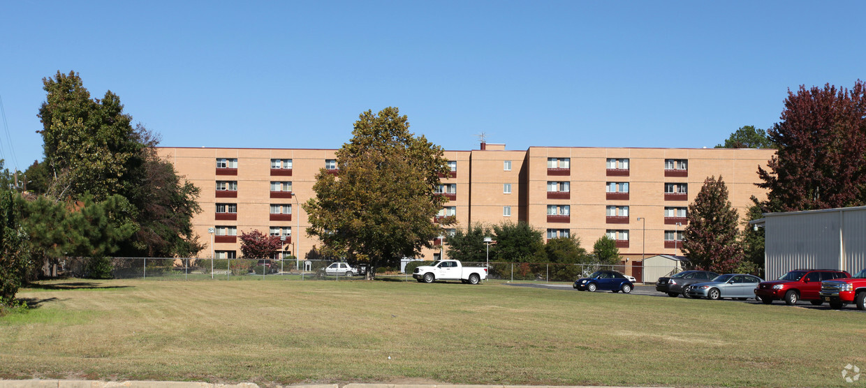 Building Photo - Palmetto Towers