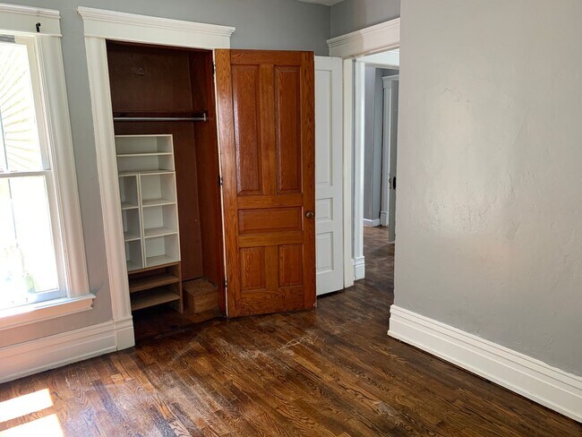 Building Photo - 713 Minor