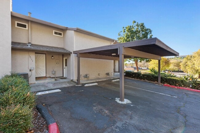 Building Photo - 14133 Tarzana Rd