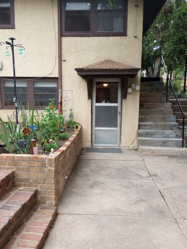 Primary Photo - 3913 Hubbard Ave N