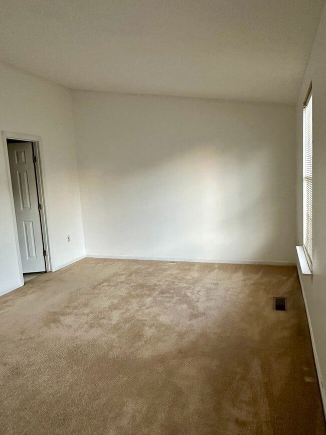 Building Photo - 7731 Pomeroy Ct