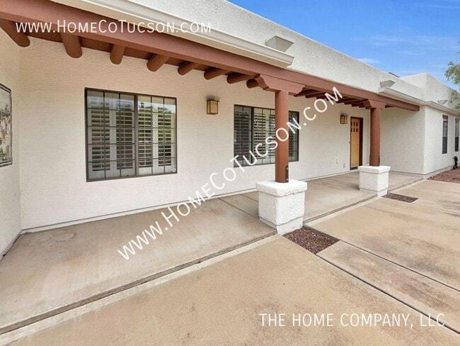 Building Photo - 1005 W Los Altos Rd