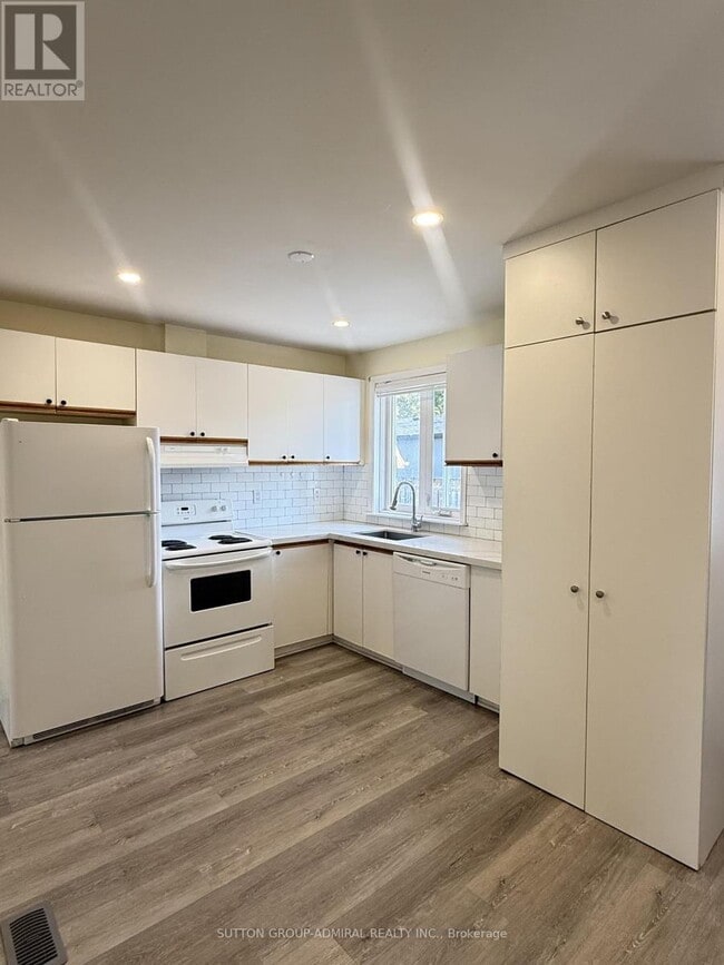 Building Photo - 61 Parkside Dr