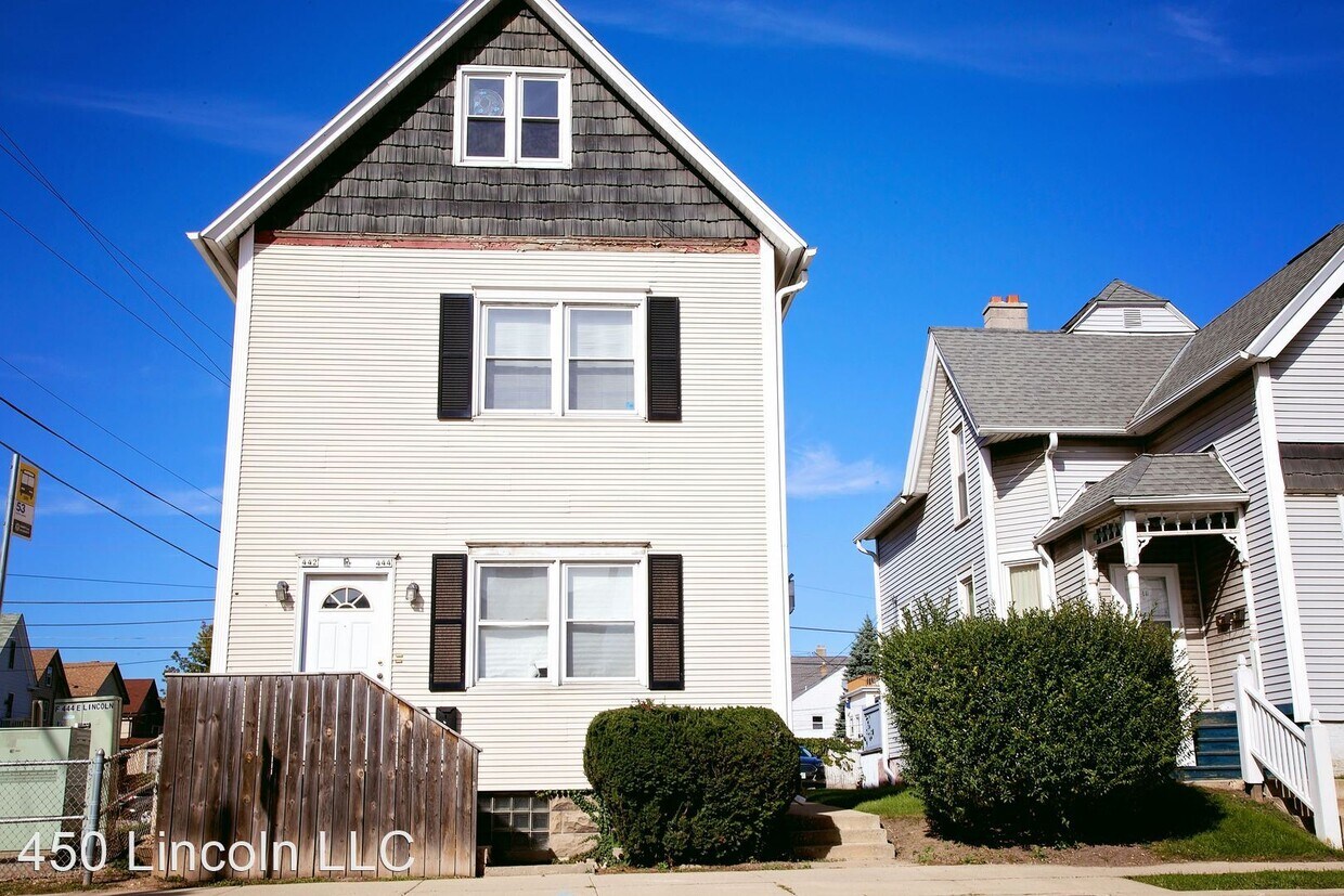 442444 E Lincoln Ave, Milwaukee, WI 53207 Room for Rent in Milwaukee