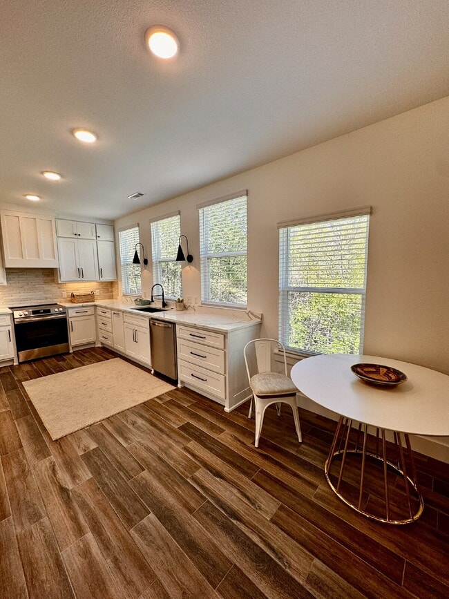 Building Photo - 8881 Williams Rd