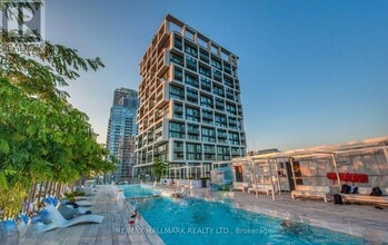 Building Photo - 5 Soudan Ave
