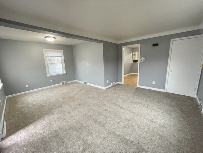 Building Photo - 1430 Minnehaha Ave