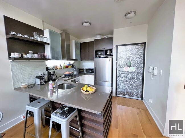 Foto del edificio - Spacious three floor Penthouse with 3 bedr...