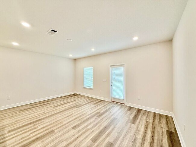 Foto del edificio - 2479 Cliff Hollow Cir