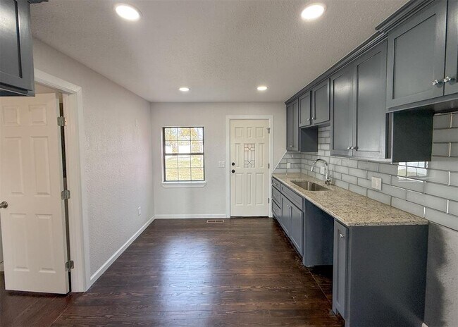 Foto del edificio - 203 W Dale St