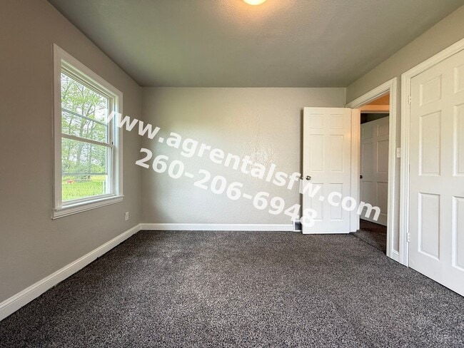 Building Photo - 2 Bedroom House