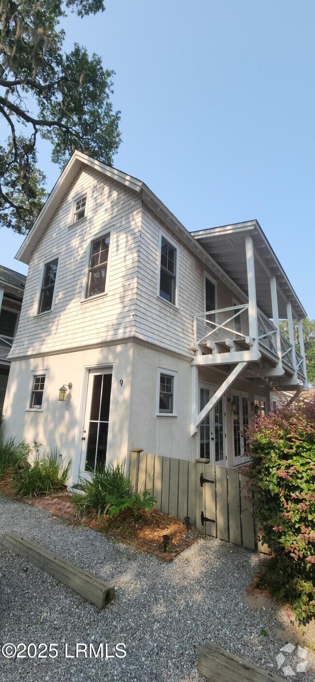 Building Photo - 905 16th St
