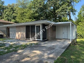 Building Photo - 1017 N Larchmont Dr