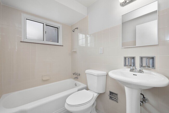 Foto del edificio - *NEW SPECIAL:  1/2 OFF 1ST MONTH RENT IF S...