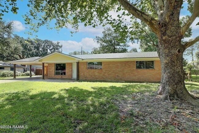 Foto del edificio - 113 Montgomery Dr