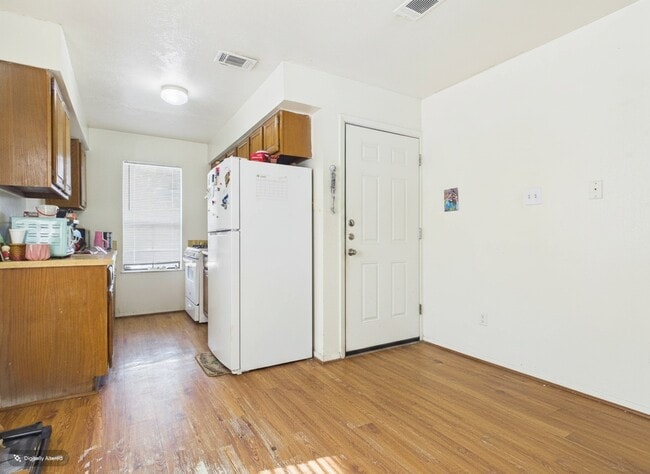 Building Photo - 1515 Pine Ridge Dr