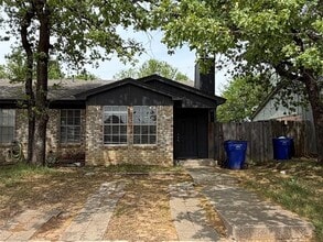 Building Photo - 737 Woodland Ct