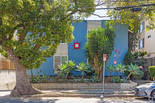Foto del edificio - 7162 Hawthorn Ave