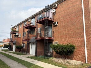Building Photo - 6153 W 64th Pl