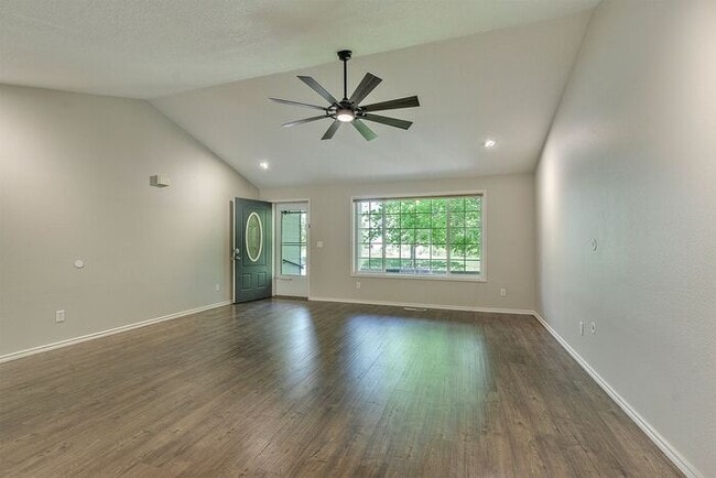 Building Photo - Forest Grove Single Level Home with Garage and Extra Flex Space!