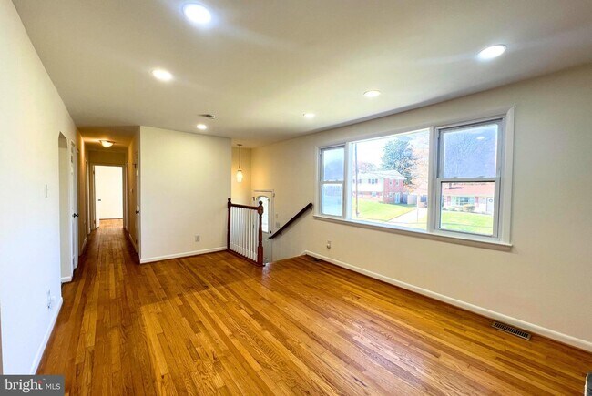 Foto del edificio - 9100 Pinehurst Dr