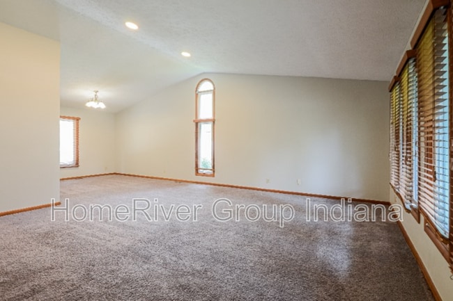 Building Photo - 712 Daffon Dr