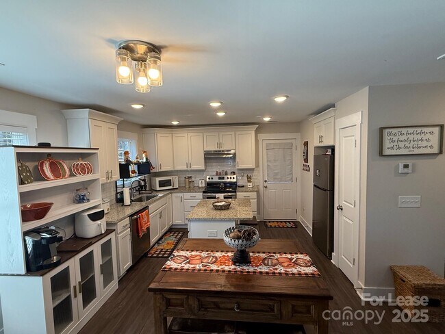 Foto del edificio - 518 Lake Head Rd