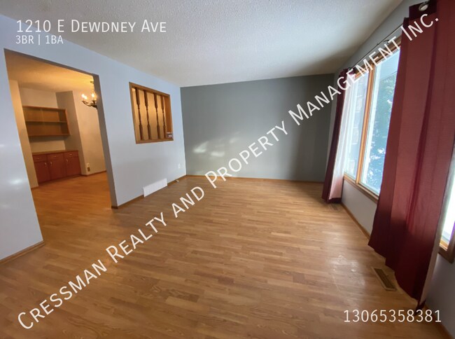 Photo du bâtiment - 3 bedroom, 1 Bathroom Duplex