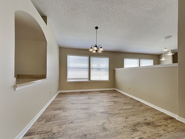 Foto del edificio - 212 Crosstern Ct