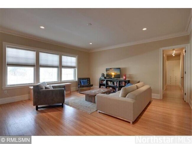 Foto del edificio - 2517 Humboldt Ave S