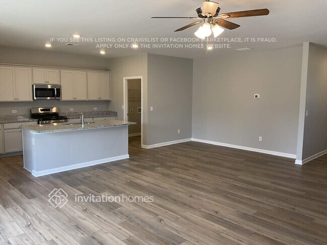 Building Photo - 536 Almere Dr