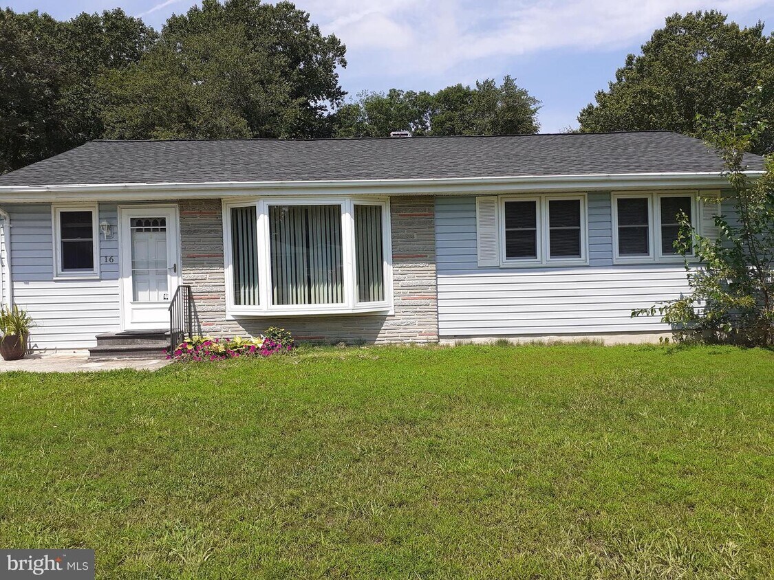 Foto principal - 16 Brookview Ave