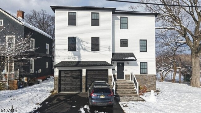 Building Photo - 7 Maple St