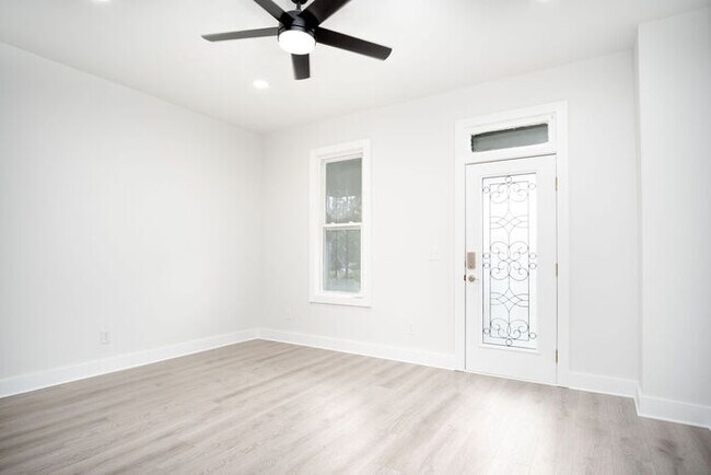 Foto del edificio - 633 E Whittier St