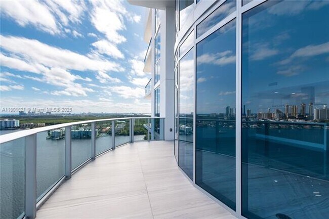 Foto del edificio - 17111 Biscayne Blvd