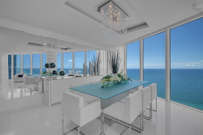 Building Photo - 2711 S Ocean Dr