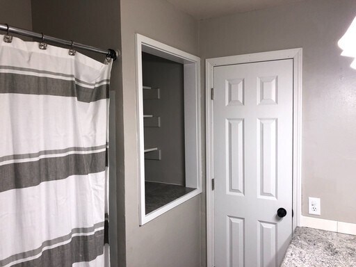 Building Photo - Spacious 3 bedrooms and 2 bathrooms home