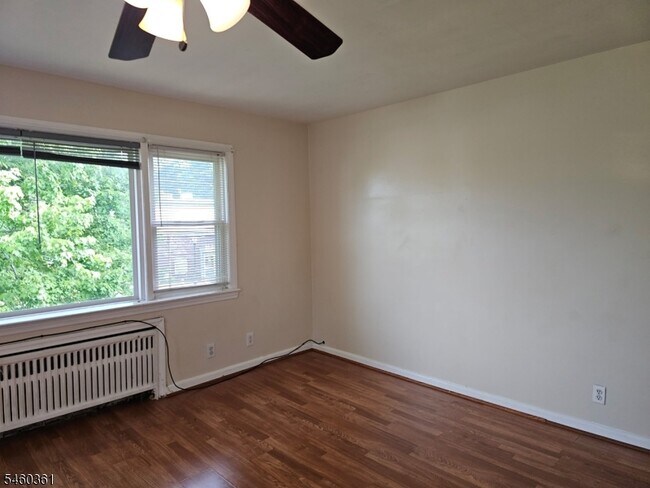 Foto del edificio - 544 Irvington Ave