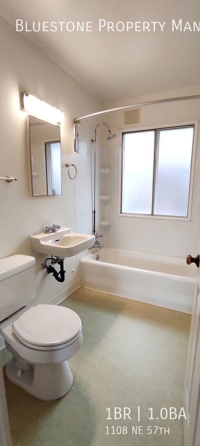 Foto del edificio - $399 plus water moves you in! Garden style...