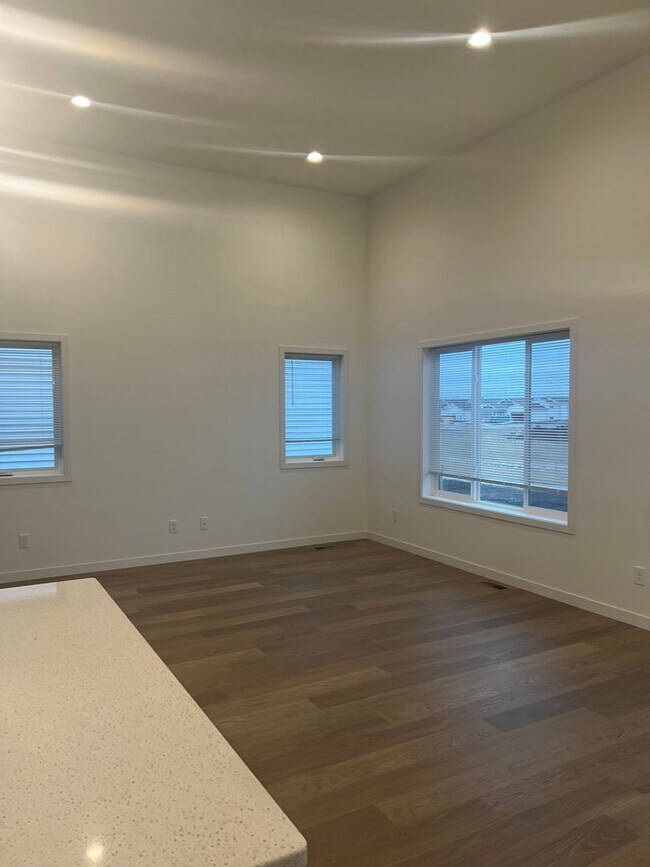 Building Photo - New 3 Bedroom/2 Bathroom House