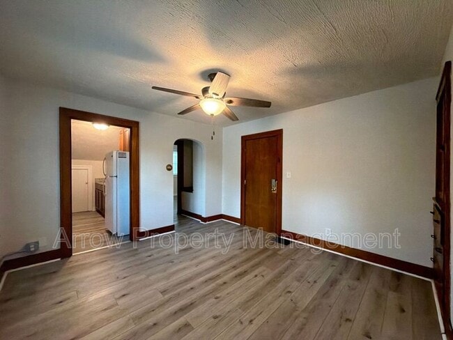 Building Photo - 3304 S 40th St