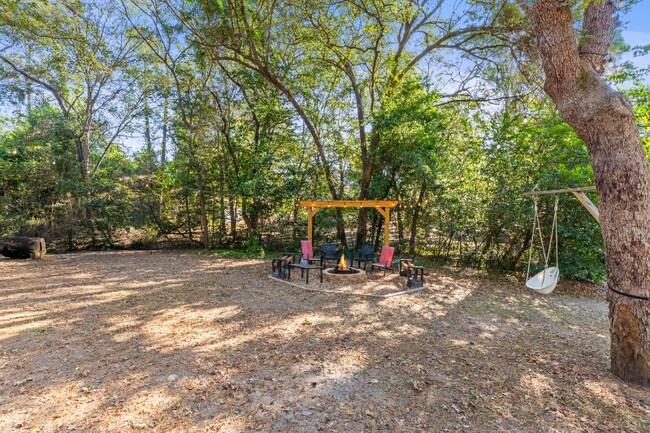 Foto del edificio - 319 Hideaway Lane Central